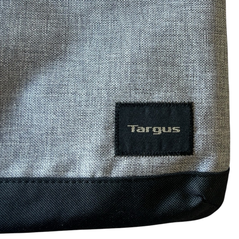 Targus Strata Slipcase (Pewter) Gray Laptop Bag - Picture 5 of 7